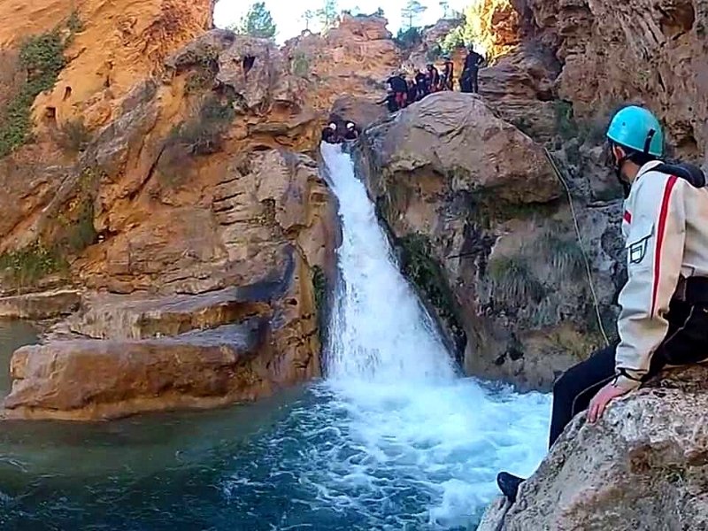 barranquismo-acuatico-en-el-rio-cabriel-1